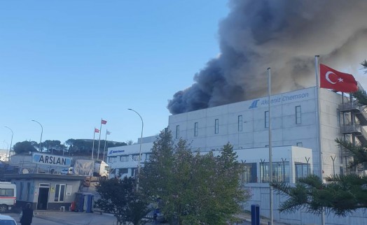 Aliağa'daki fabrikada çıkan yangın 1 saatte kontrol altına alındı