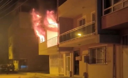 Alkollü baba evini ateşe verdi; Kendisi öldü, oğlu yaralandı!