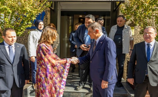 Arjantin Başkonsolosu Vivas'tan Başkan Tugay'a ziyaret
