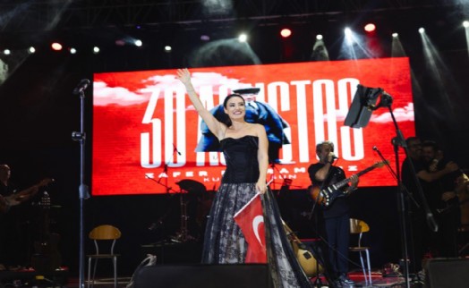 Balçovalılar Sevcan Orhan'la coştu