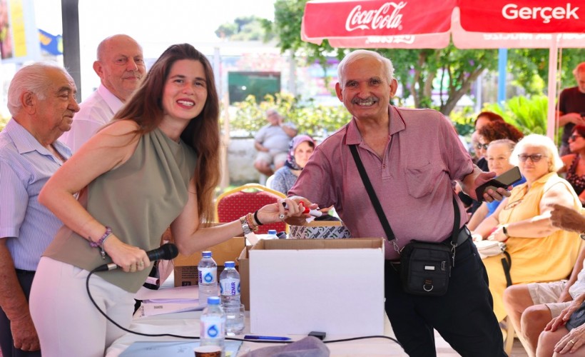 Başkan Denizli, Çeşme’de 32 yıllık tapu sorununu çözdü