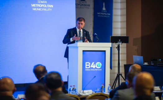 Başkan Tugay B40 Zirvesi'nin kapanış konuşmasını yaptı; Demokrasi ve özgürlük vurgusu