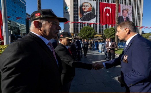 Başkan Tugay Gaziler Günü'ne katıldı: 'Sizi ailem gibi görüyorum'