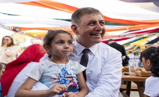 Başkan Tugay çocuklarla buluşmaya devam ediyor