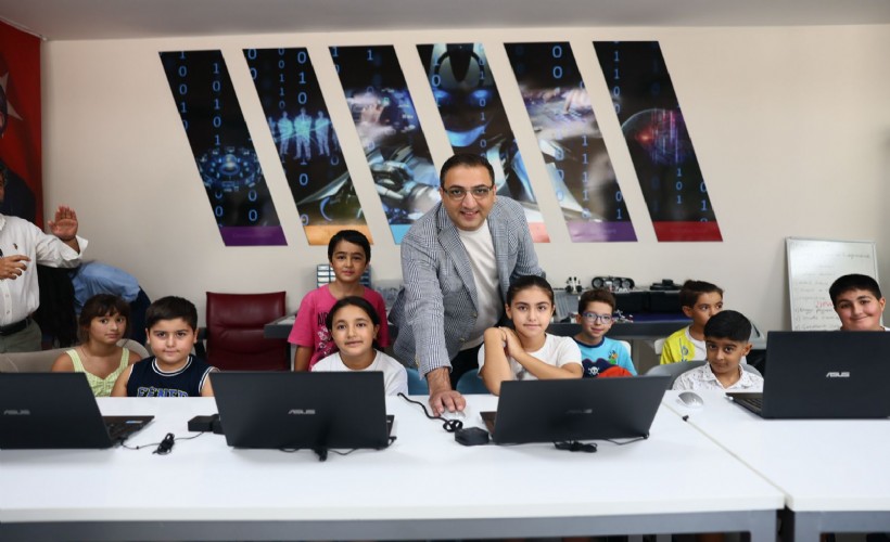 Başkan Yiğit, robotik kodlama kursu öğrencileriyle buluştu