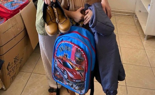 Bayraklı Belediyesi'nden öğrencilere kırtasiye ve kıyafet desteği