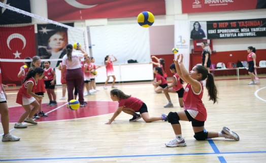 Bayraklı'da 3 bin 500 kişi yaz spor okullarında buluştu