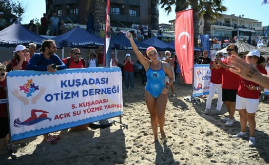 Bengisu Avcı, otizmli bireyler için kulaç attı