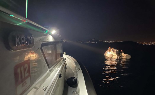 Bodrum'da 20 kaçak göçmen kurtarıldı, 2 göçmen kaçakçısı yakalandı