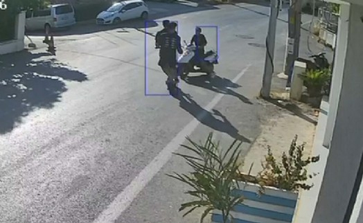 Bodrum'da skuter ile motosikletin çarpıştığı kaza kamerada; 3 yaralı