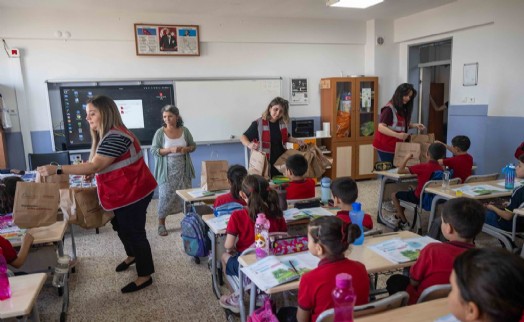 Bornova Belediyesi'nden öğrencilere ilk gün desteği