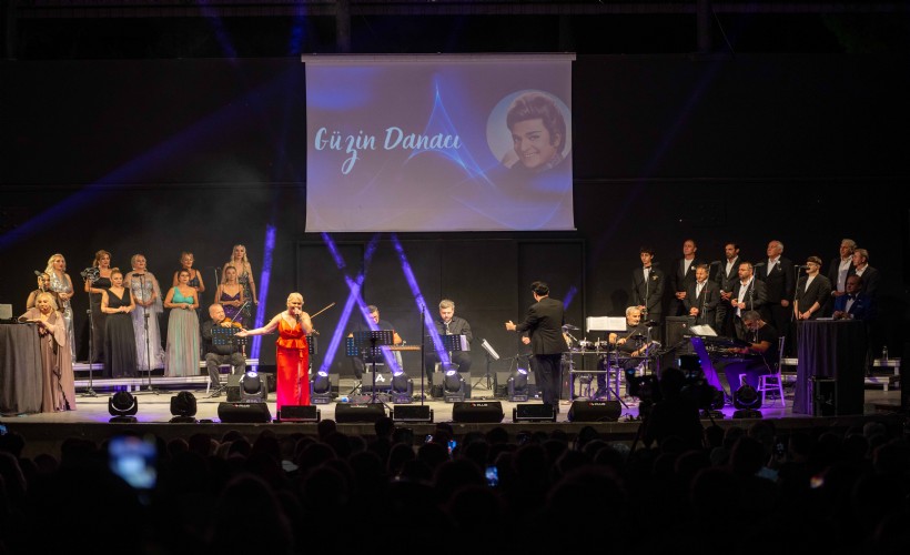 Bornova’da Sanat Güneşi’ne vefa: Zeki Müren şarkılarıyla masal tadında gece