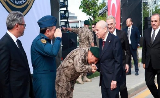 Bu fotoğraf büyük yankı uyandırmıştı... Dikkat çeken atama