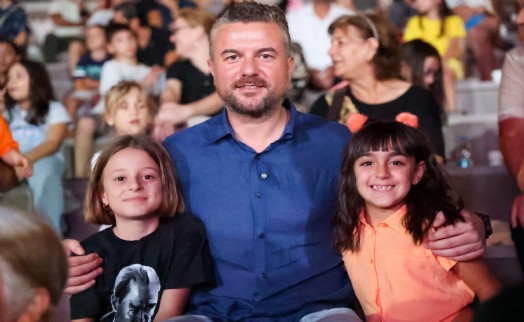 Bucalı çocuklar Başkan Görkem Duman'la film izledi