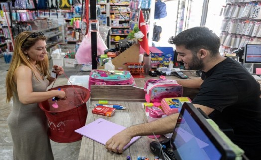 Büyükşehir'in kırtasiye desteği velilere nefes aldırdı