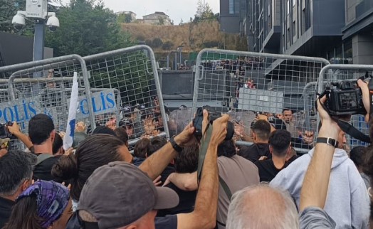 CHP İstanbul İl Başkanlığı'na polis ablukasında 10 gözaltı