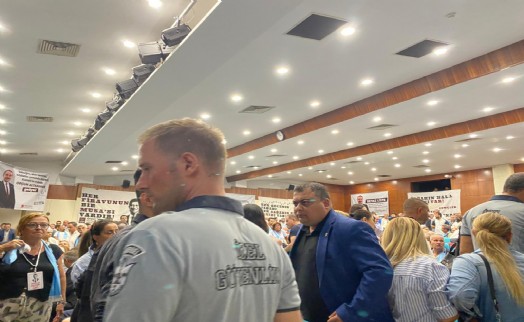 CHP Konak İlçe Kongresi'nde gergin dakikalar!