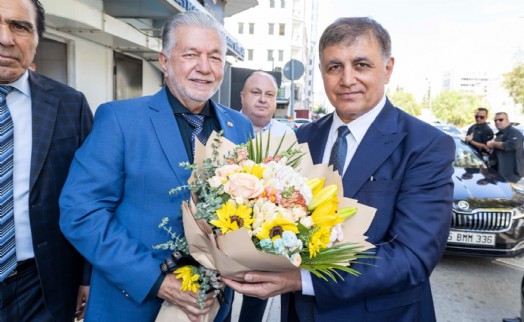 Cemil Tugay, esnafın başkanıyla bir araya geldi