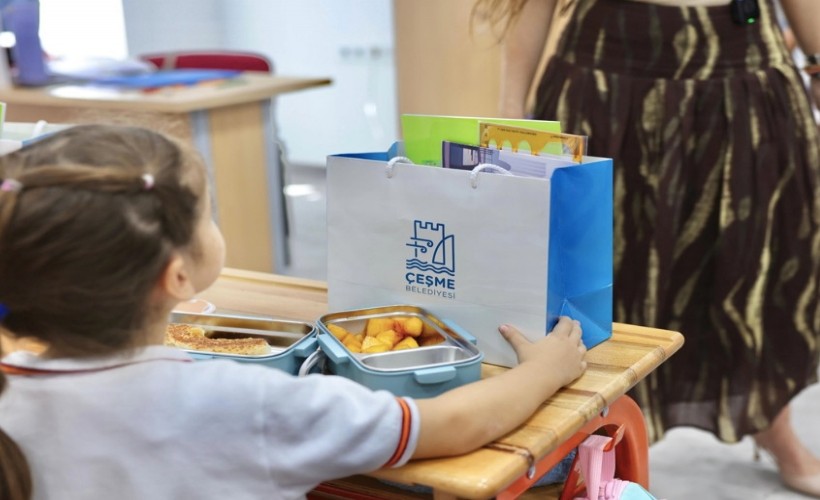 Çeşme'de ilkokula başlayan öğrencilere 'hoş geldin' hediyesi