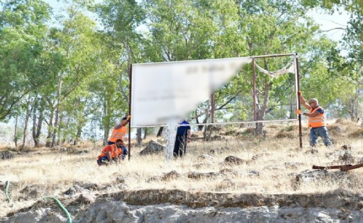 Çiğli'de ekipler kent estetiği ve güvenlik için sahada