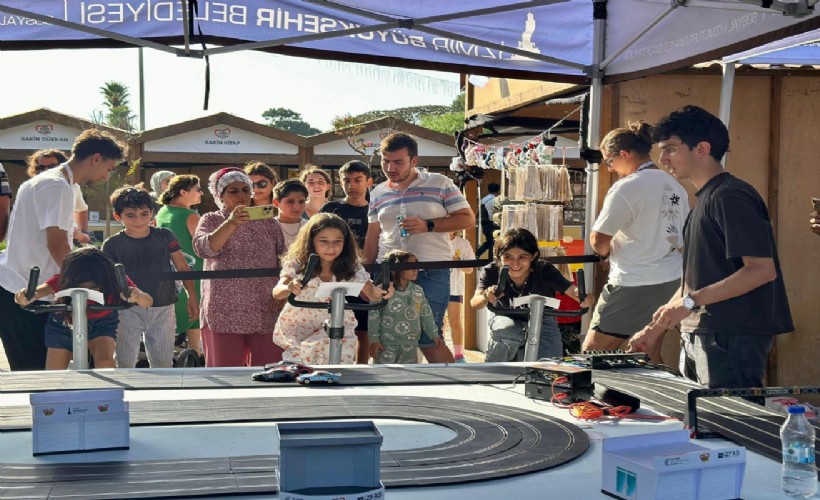 Çocuklar, gençler ve kadınlar İEF'nin tadını çıkarıyor