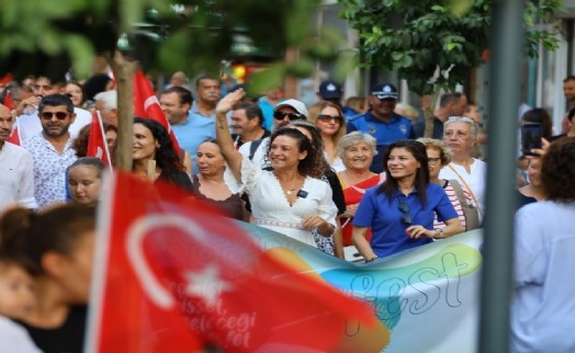 EFEST 2025 renkli görüntülerle başladı