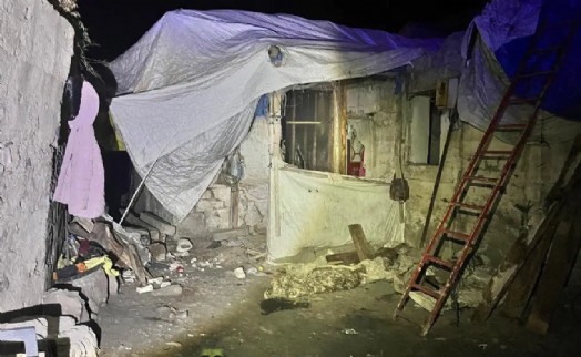 Erzurum'da toprak evin damı çöktü:2 çocuk öldü, 4 kişi yaralandı