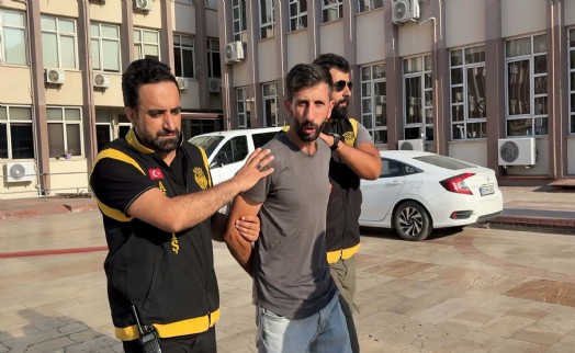 Firari hırsızlık hükümlüsünü müşteri görünümündeki polisler yakaladı