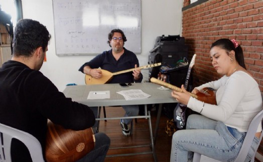 Genç İzmir'in ücretsiz müzik kursları için başvurular sürüyor