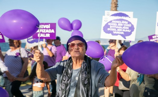 Güzelbahçe'de Alzheimer'a karşı farkındalık yürüyüşü
