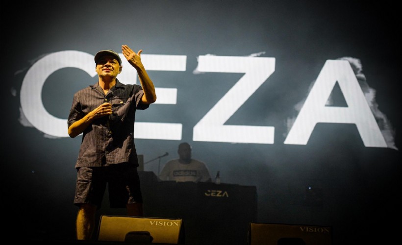 İEF'de Ceza rüzgarı esti: Binlerce İzmirli konser alanını doldurdu