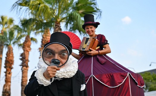 İEF'de uluslararası sokak gösterileri büyük ilgi görüyor