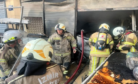 İzmir İtfaiyesi, Bornova'daki iş yeri yangınını kontrol altına aldı
