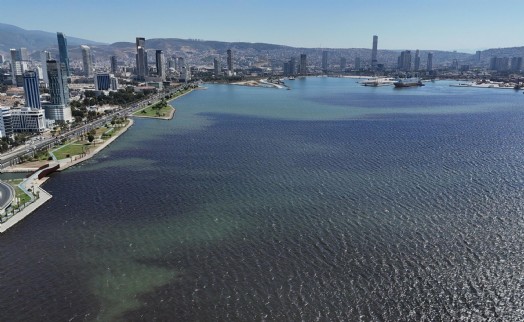 İzmir Körfezi'nde kirlilik ve kötü koku sürüyor