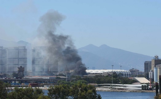 İzmir'de 2 katlı metruk bina yandı; 2 gözaltı
