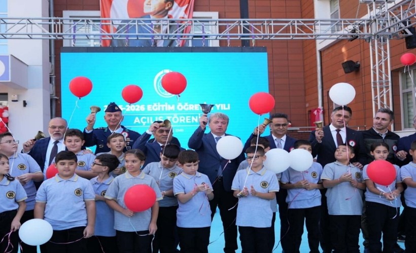 İzmir'de yeni eğitim-öğretim yılının ilk ders zili çaldı