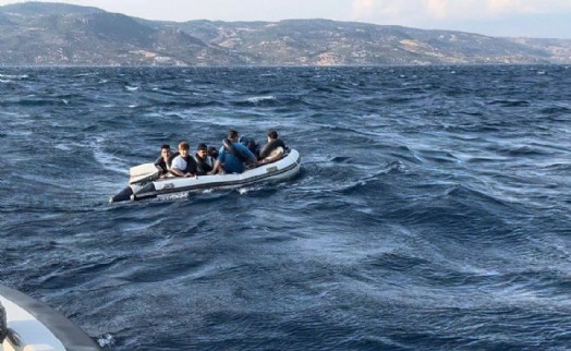 İzmir'in kıyılarında zorlu yolculuk: 67 düzensiz göçmen yakalandı