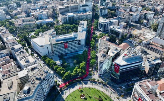 İzmir'de 9 Eylül coşkusu: Kurtuluş yürüyüşü tarihi güzergahta yapıldı!