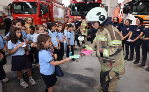 İzmir'de ateş savaşçıları öğrencilerle buluştu