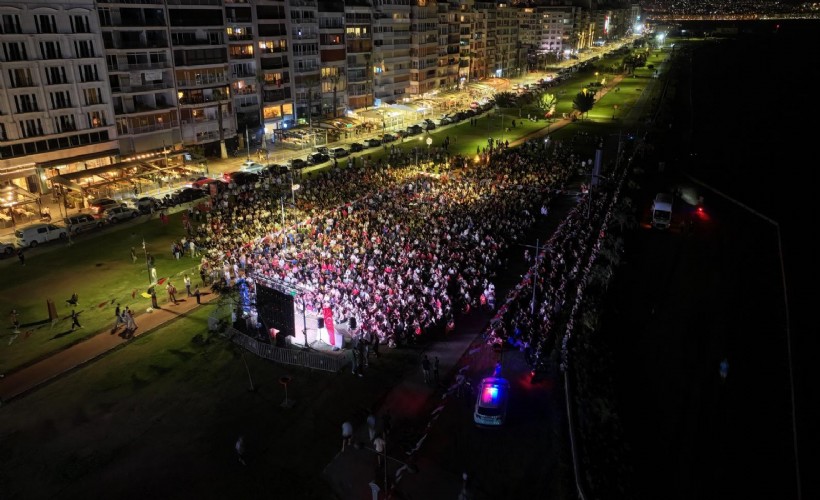 İzmir’in dev ekranlarında milli heyecan