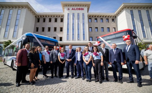 Kadın şoförlerin kullandığı bu otobüsler enerjisini rüzgar ve güneşten alacak