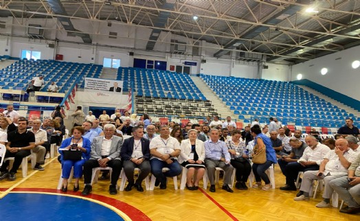 Kamil Okyay Sındır'dan kongrede birlik mesajı: ‘Bu zulme karşı omuz omuza vereceğiz!'