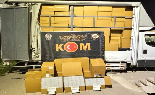 Kamyonetten 3,3 milyon makaron çıktı