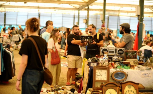 Karşıyaka'da hasret sona erdi: 2. El Pazarı yeniden kuruldu!