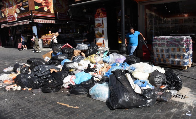 Karşıyaka'da her yer çöp: Esnaf ve vatandaş isyanda!
