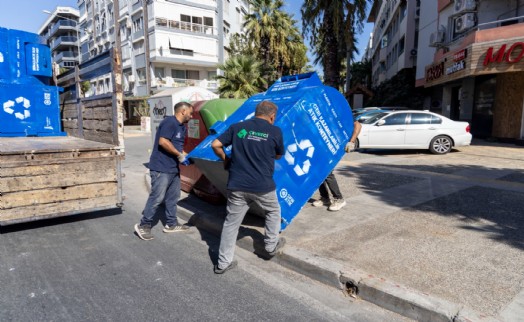 Karşıyaka'da geri dönüşüm hamlesi: 100 noktaya mavi konteyner