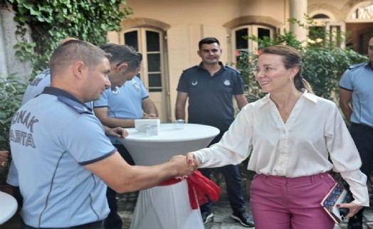Konak'ta zabıta personeline anlamlı kutlama