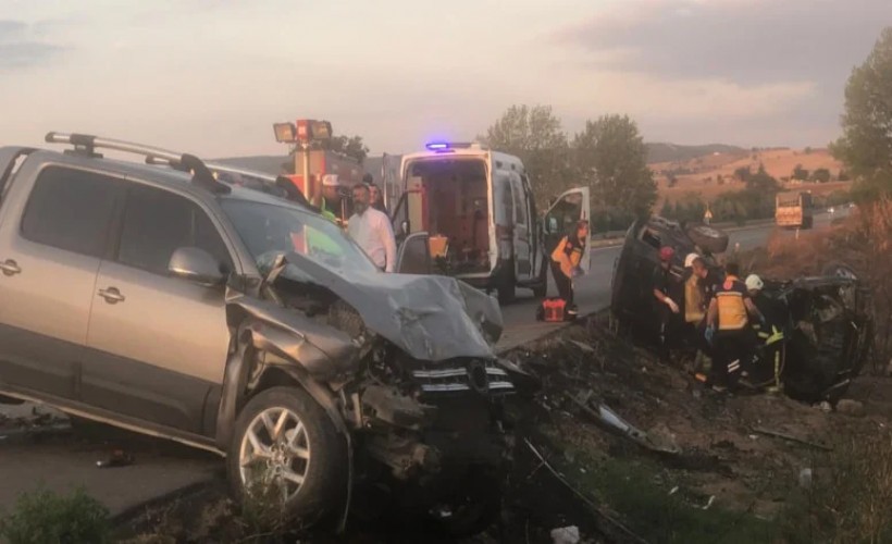 Korkunç kaza! Eski belediye başkanı hayatını kaybetti, 2 kişi yaralandı