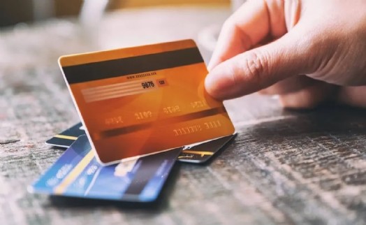 Kredi kartı faiz oranlarını düştü!