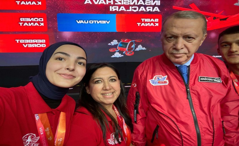 Liseli öğrenciler ödüllerini Cumhurbaşkanı Erdoğan'dan aldı